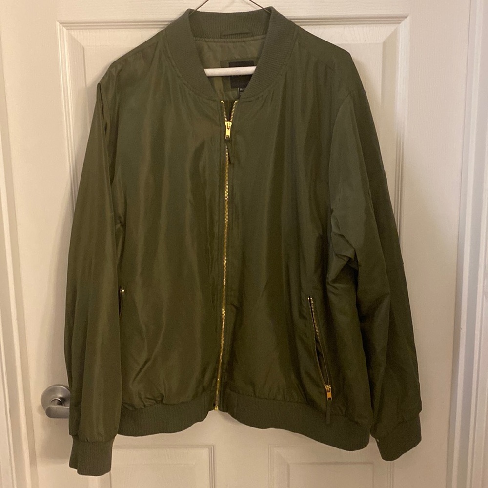 Like new!  26/28 Army Green Bomber Style Jacket.